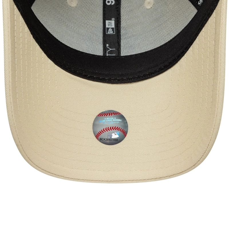 New Era 9FORTY Casquette NY Yankees Beige Logo Métallique 60771737