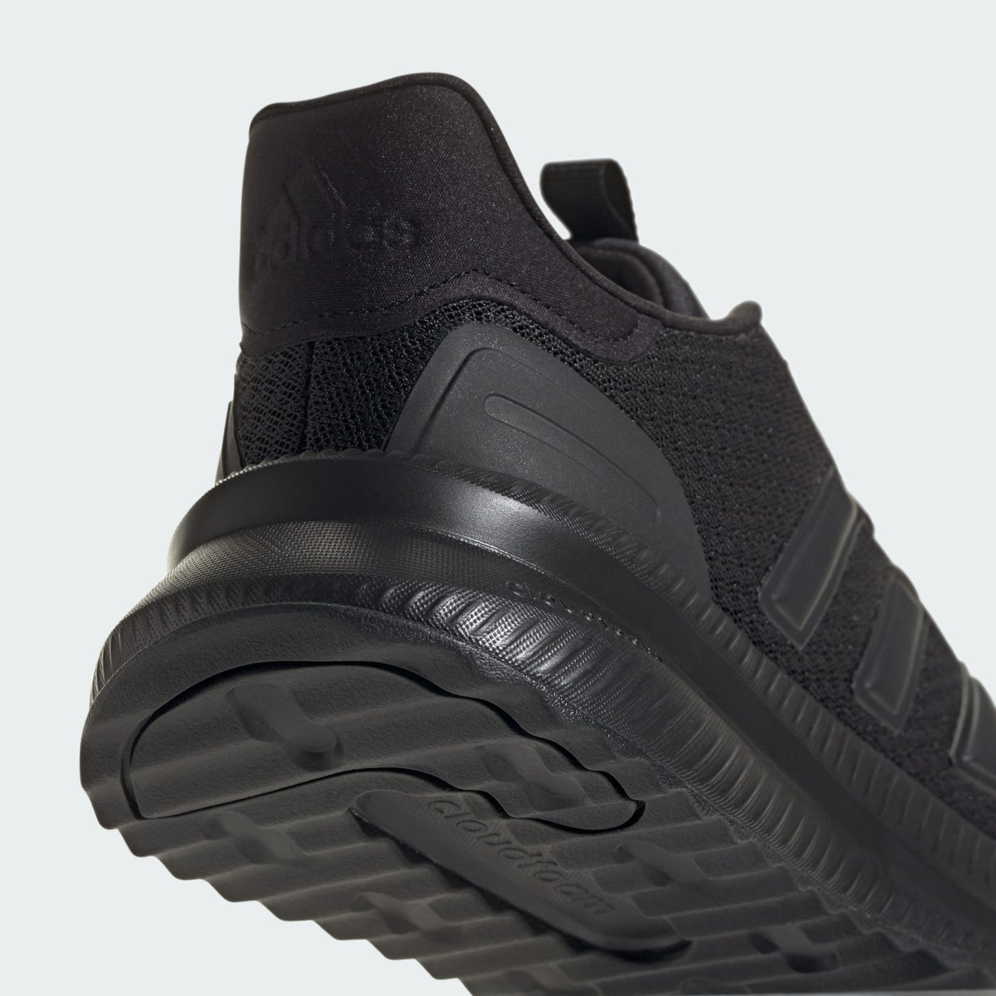 https://assets.adidas.com/images/w_1880,f_auto,q_auto/8314945a71cc4c528efd9437c1862e49_9366/ID0465_42_detail.jpg