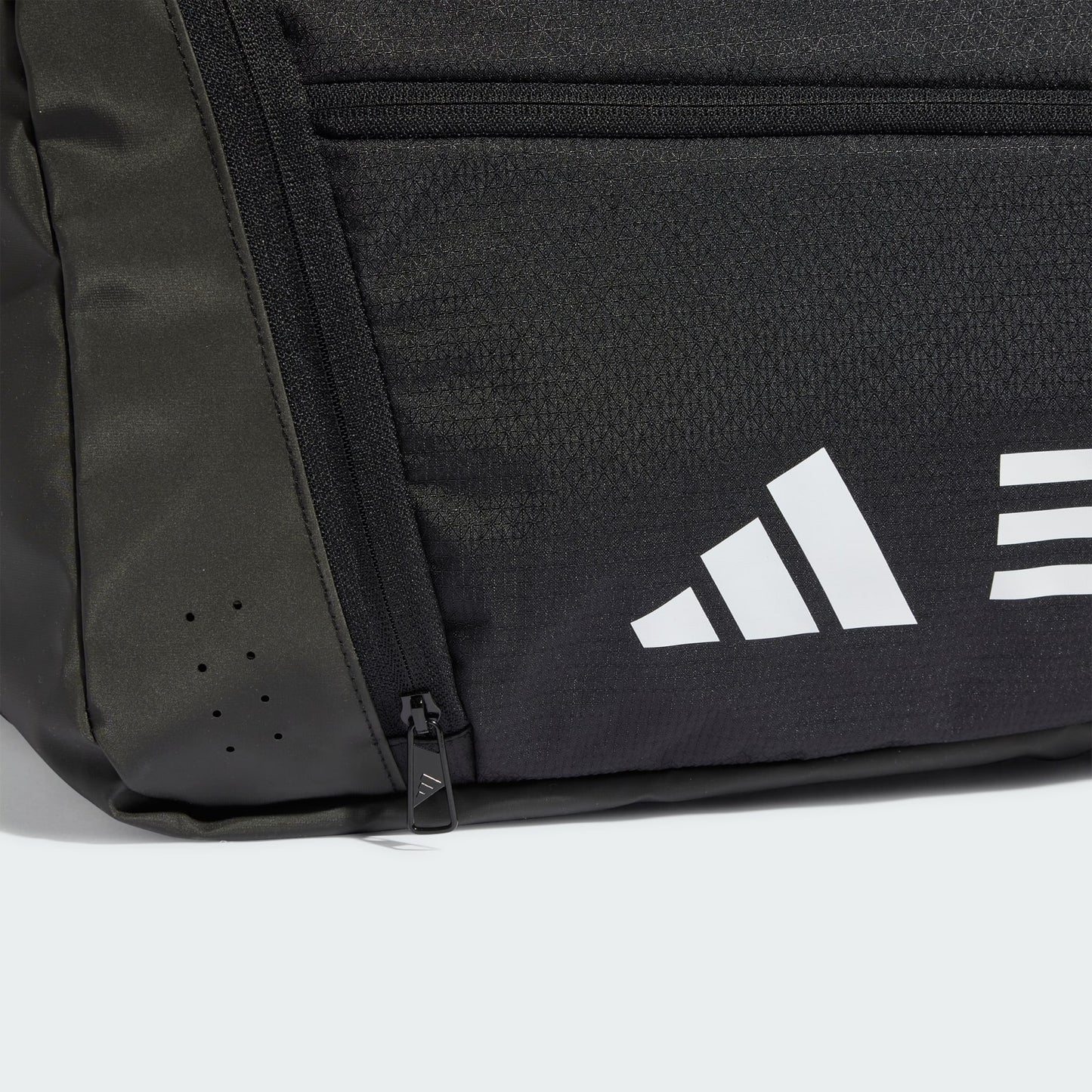 https://assets.adidas.com/images/w_1880,f_auto,q_auto/6f0352ce92d34c67b460b73fdfd972e2_9366/IP9863_41_detail.jpg
